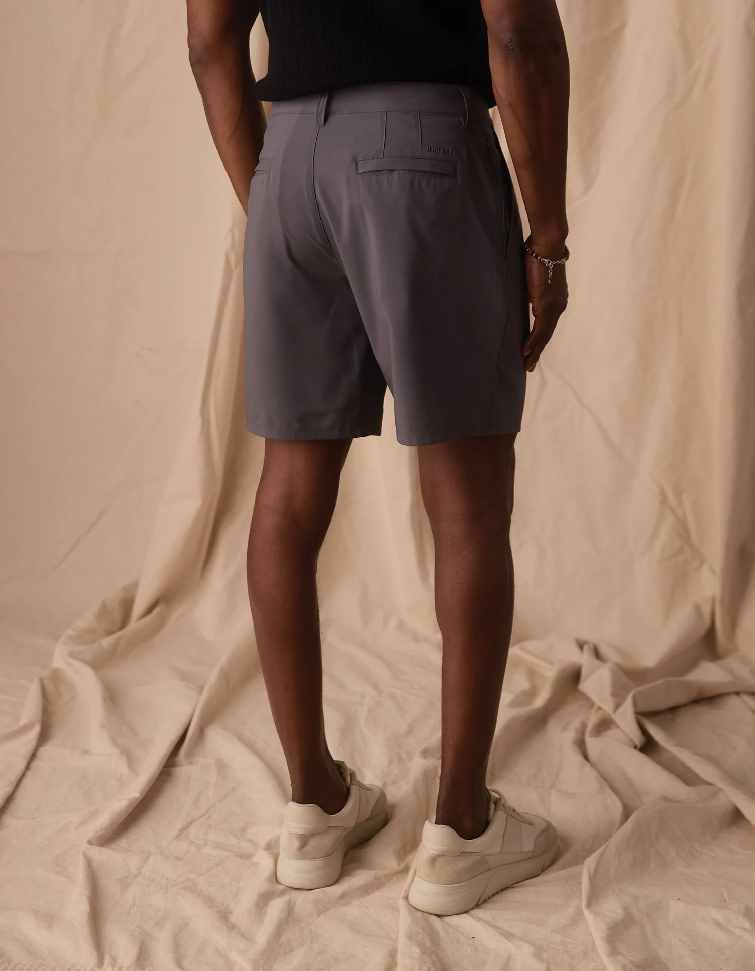 Everyday Hybrid Short in Steel - Image 4