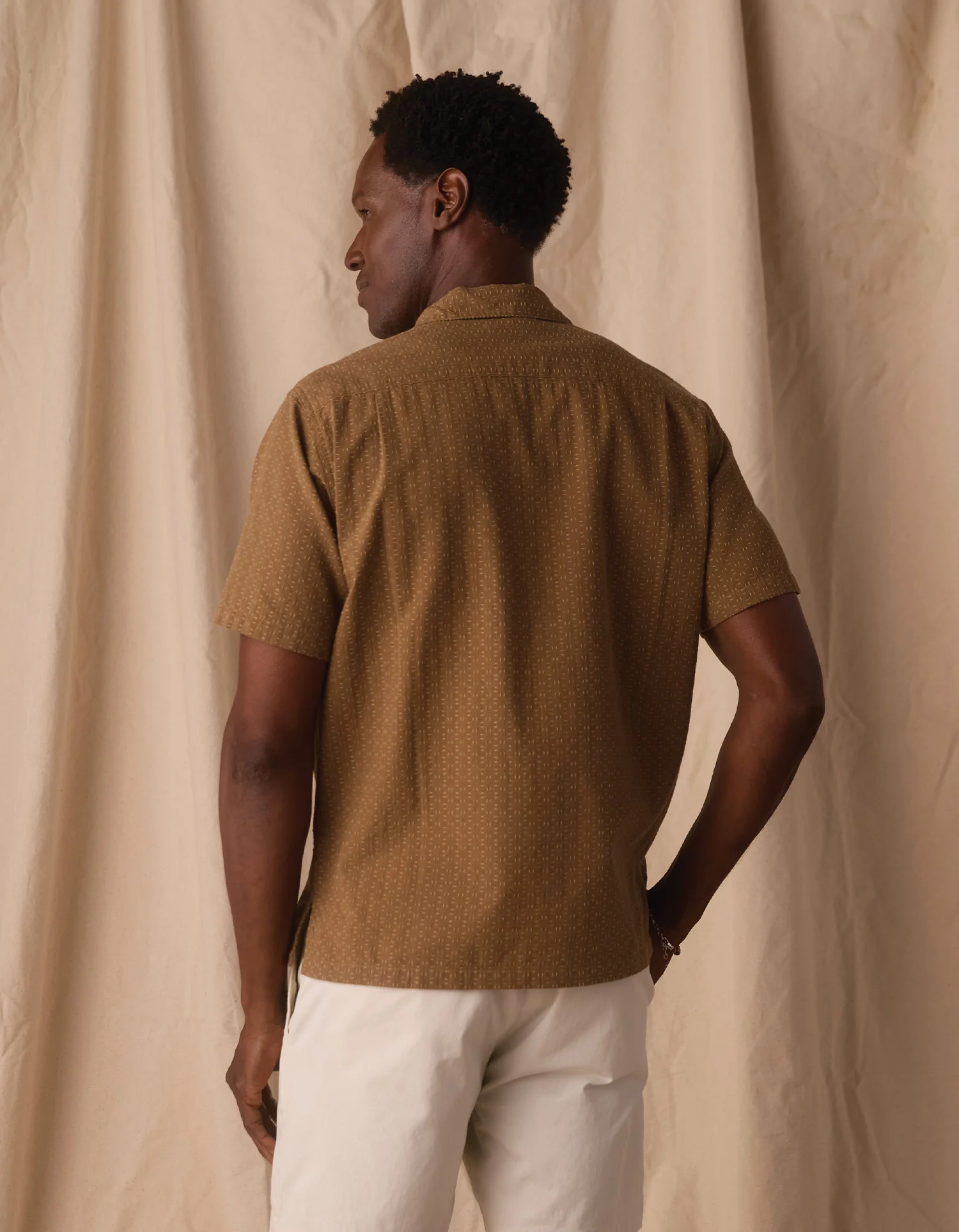 Freshwater Resort Shirt in Dark Khaki - Image 9