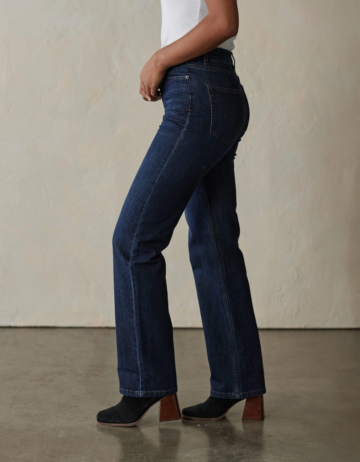 Hi-Rise Straight Jean in Dark Wash - Image 4