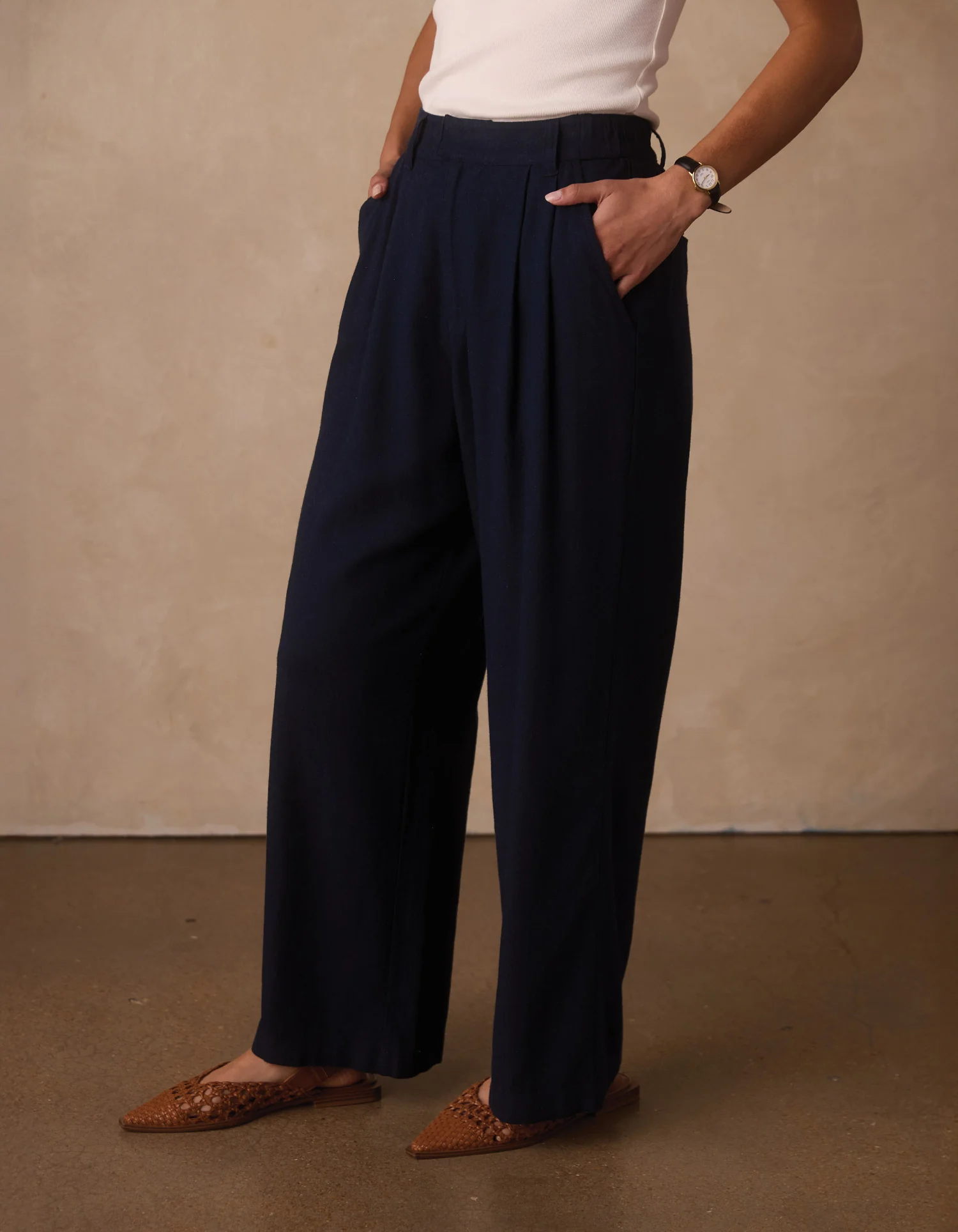 Leukos Linen-Blend Trouser in Navy - Image 6