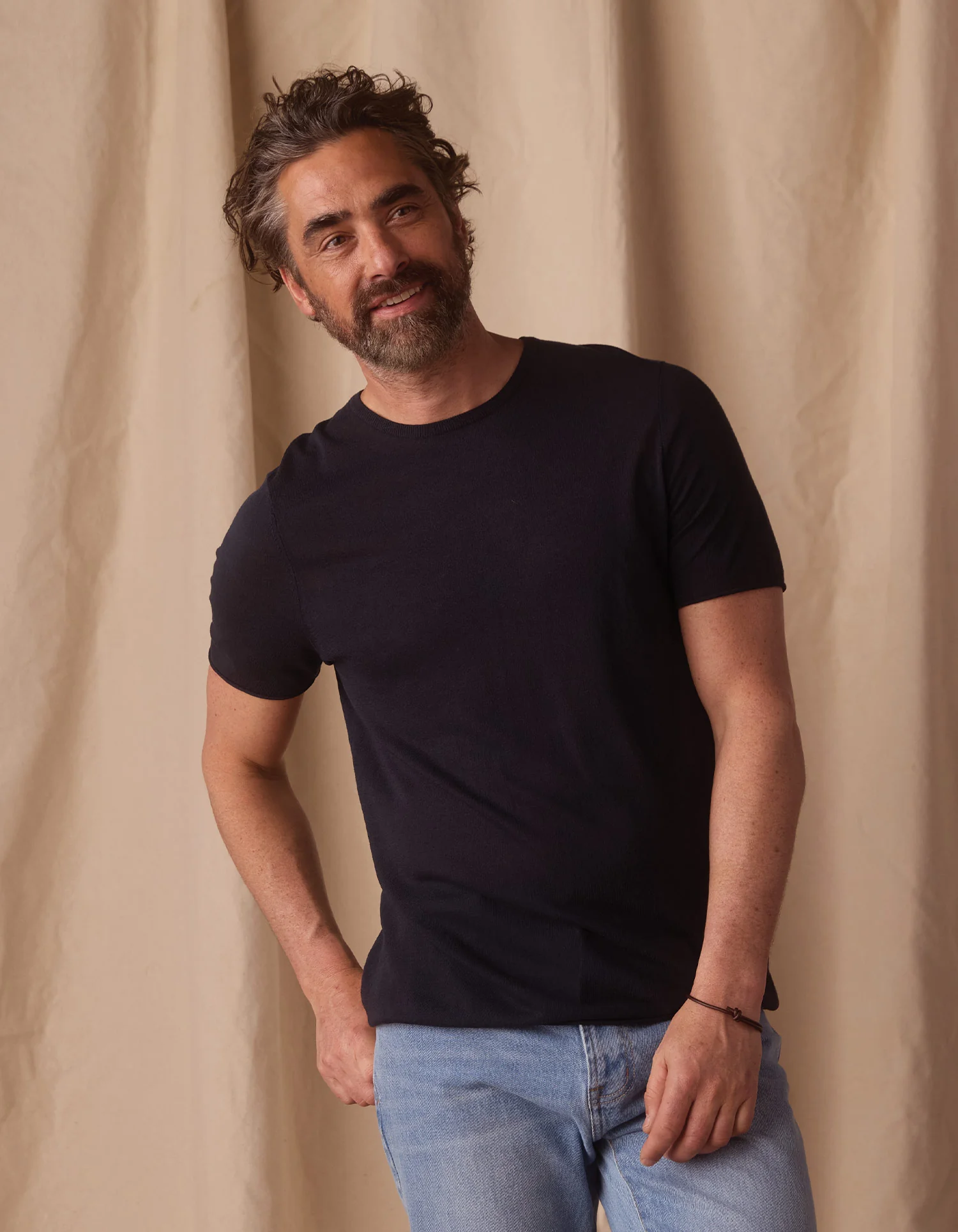 Summer Linen-Blend Knit Tee in Navy - Image 3