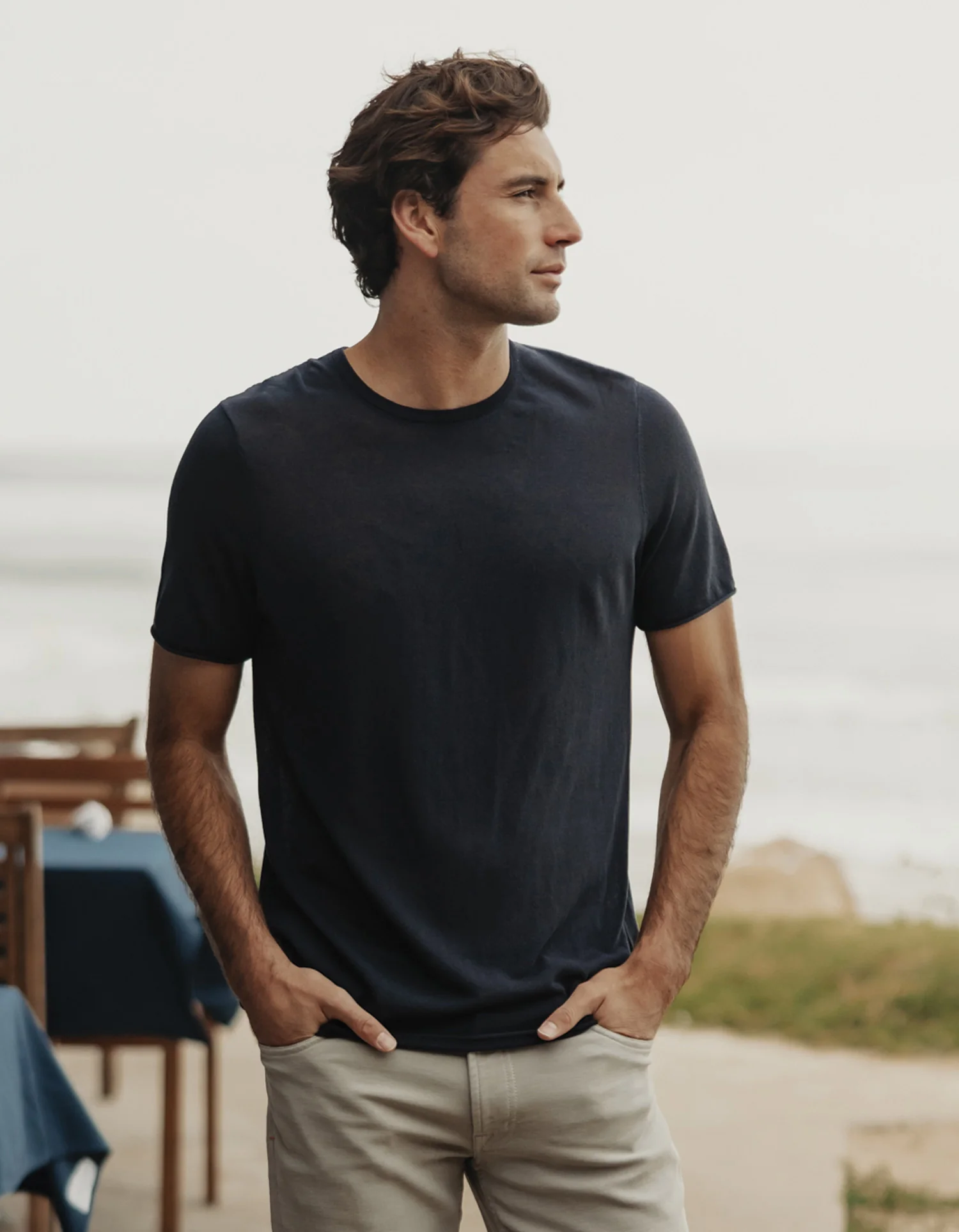 Summer Linen-Blend Knit Tee in Navy - Image 4