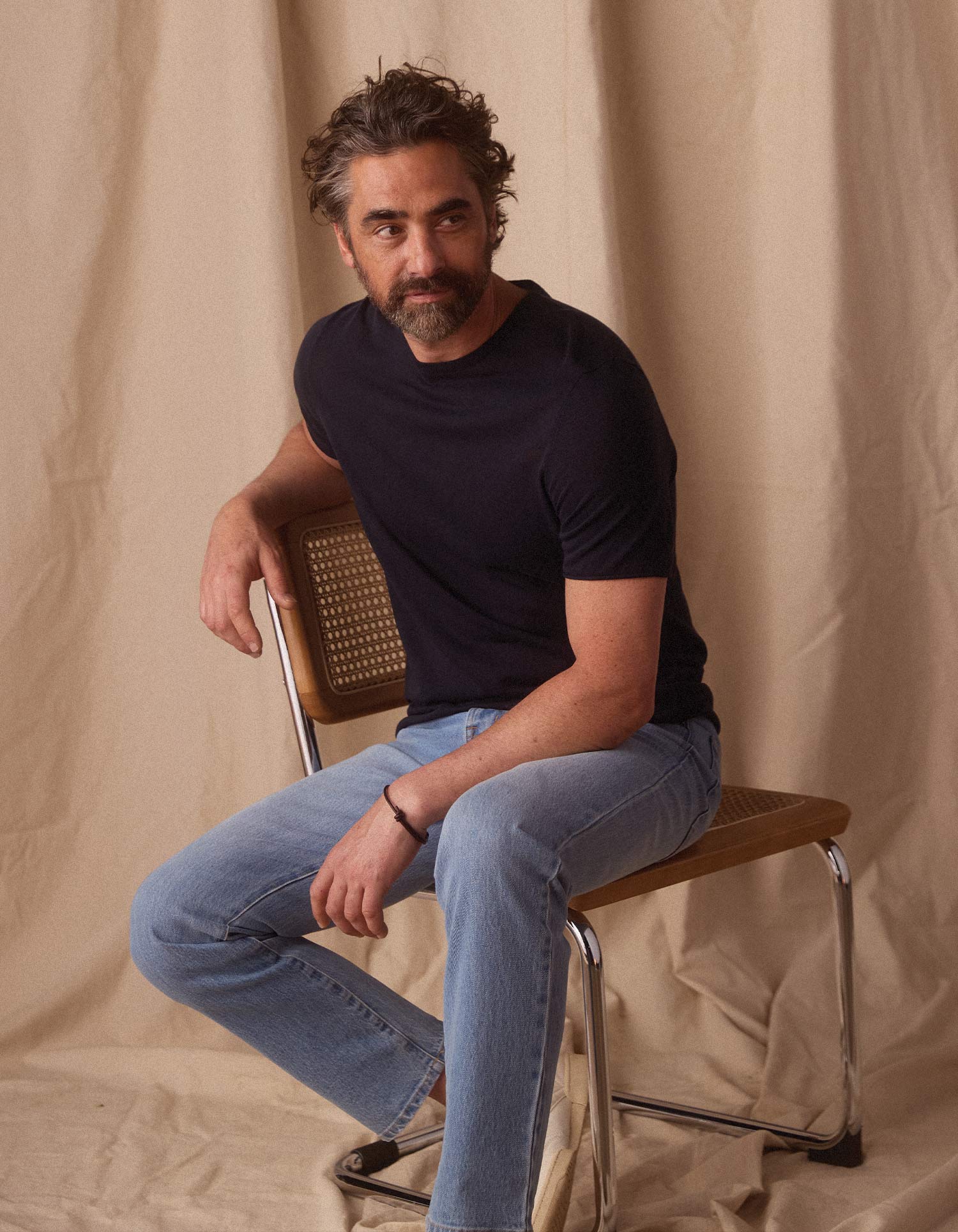 Summer Linen-Blend Knit Tee in Navy - Image 6