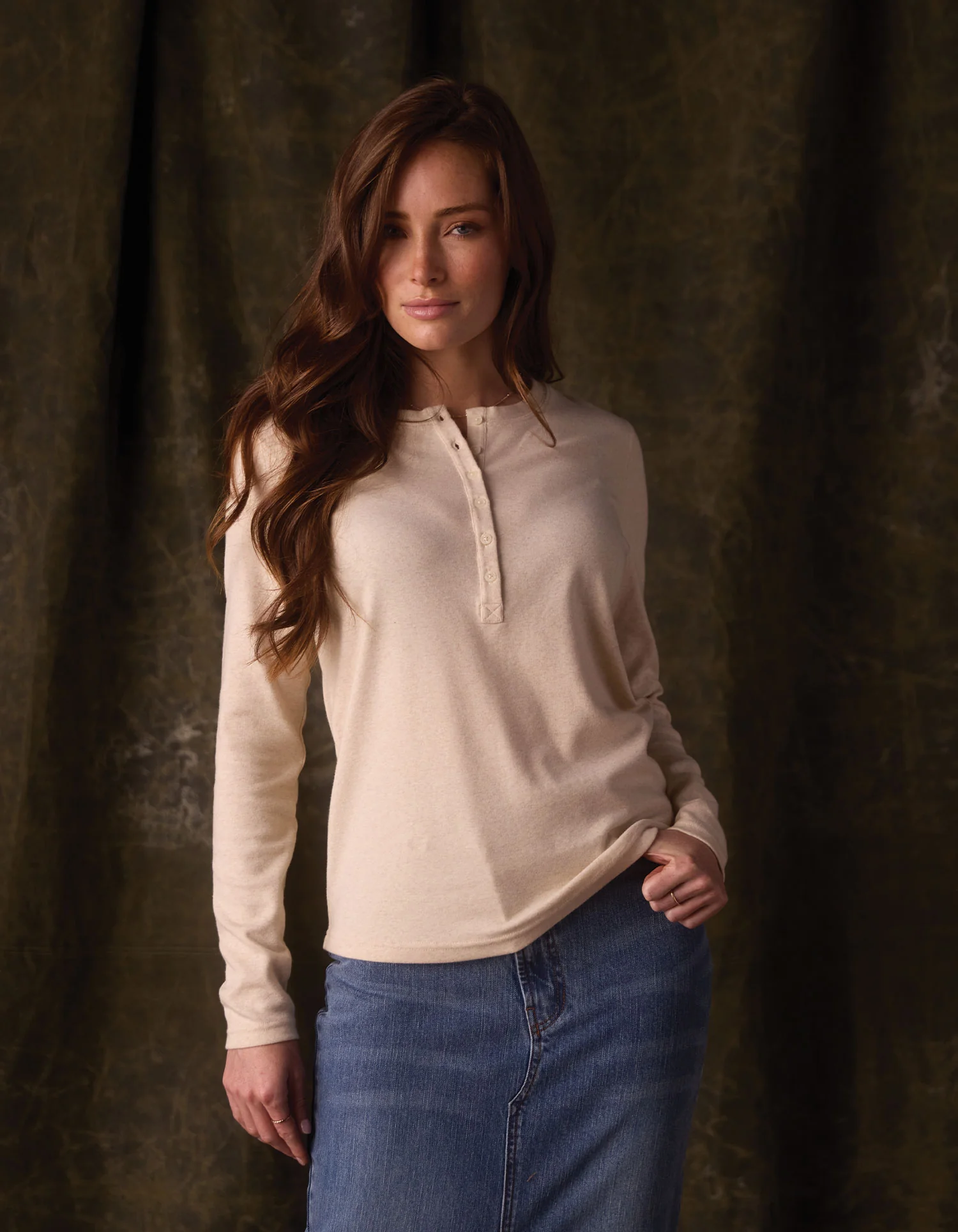 Women's Puremeso Henley in Fossil - Image 4